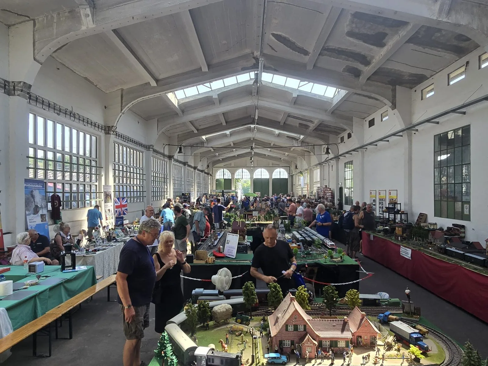 Großbahntreffen im historischen Straßenbahndepot